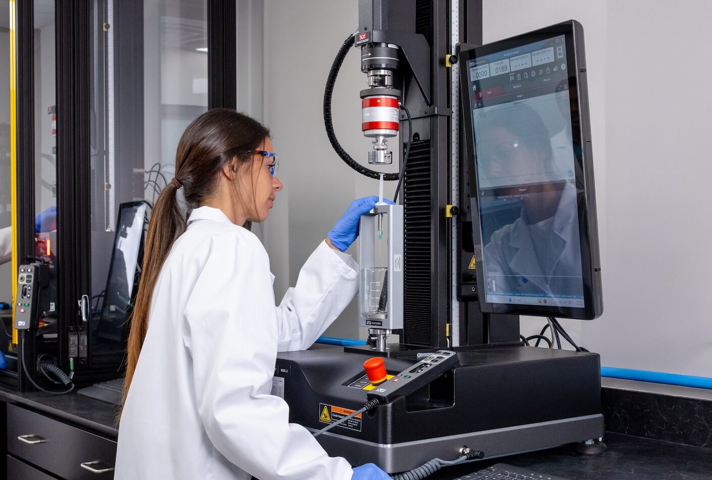 instron equipment for needle and syringe testing